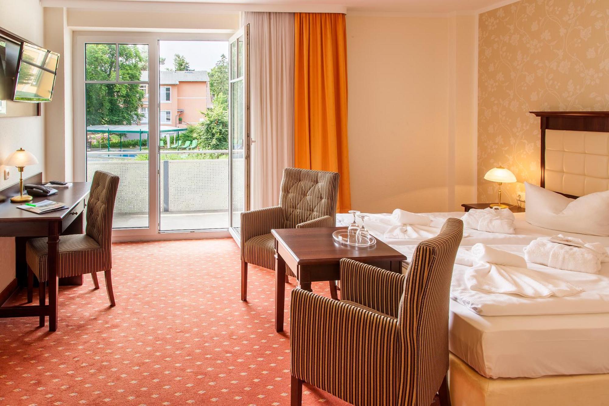 Ostseehotel Villen Im Park - Ein Rovell Hotel Heringsdorf  Exterior photo